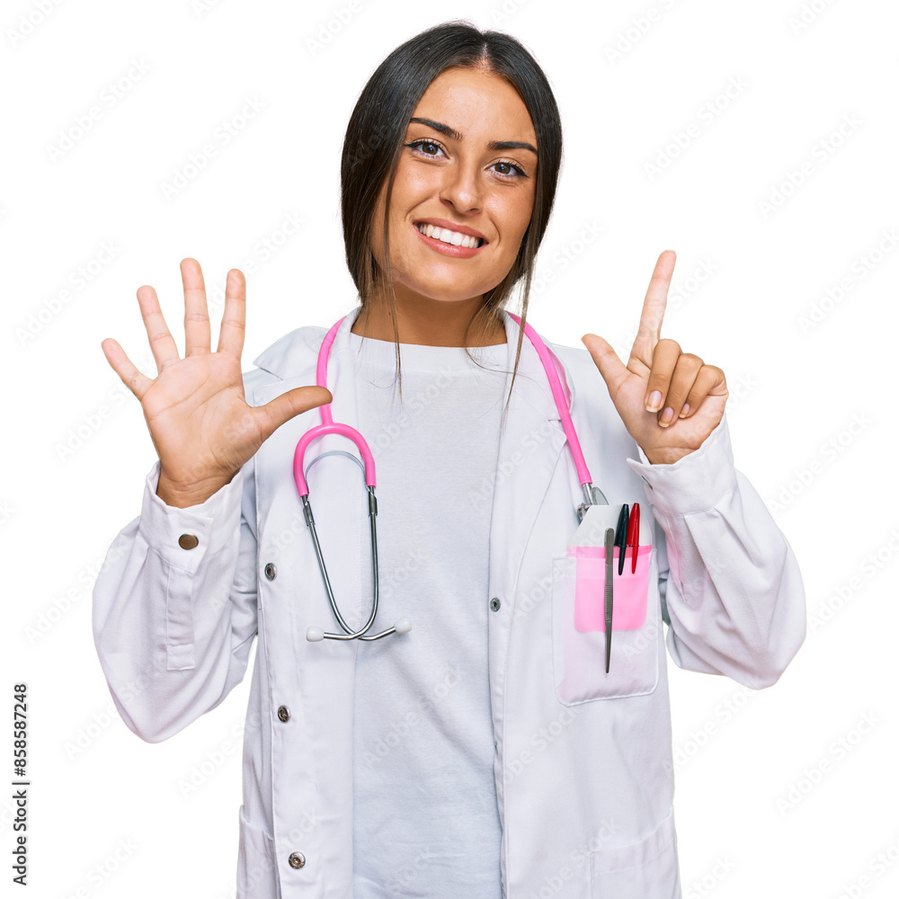 Φωτογραφία Beautiful hispanic woman wearing doctor uniform and stethoscope showing and pointing up with fingers number seven while smiling confident and happy