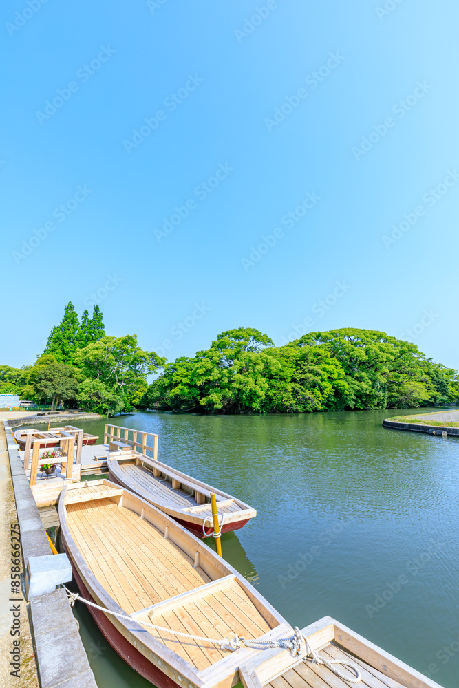 Fototapeta premium 初夏の柳川の風景 福岡県柳川市 Scenery of Yanagawa in early summer. Fukuoka Pref, Yanagawa City.