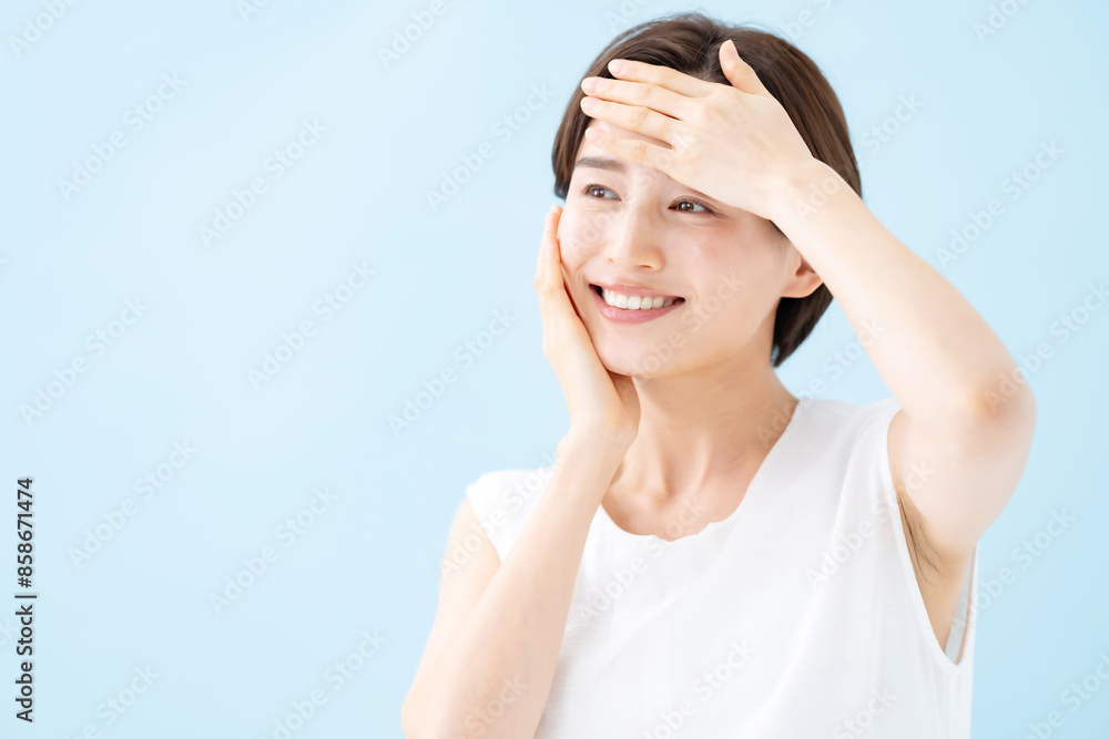 スキンケア・女性・ブルーバック