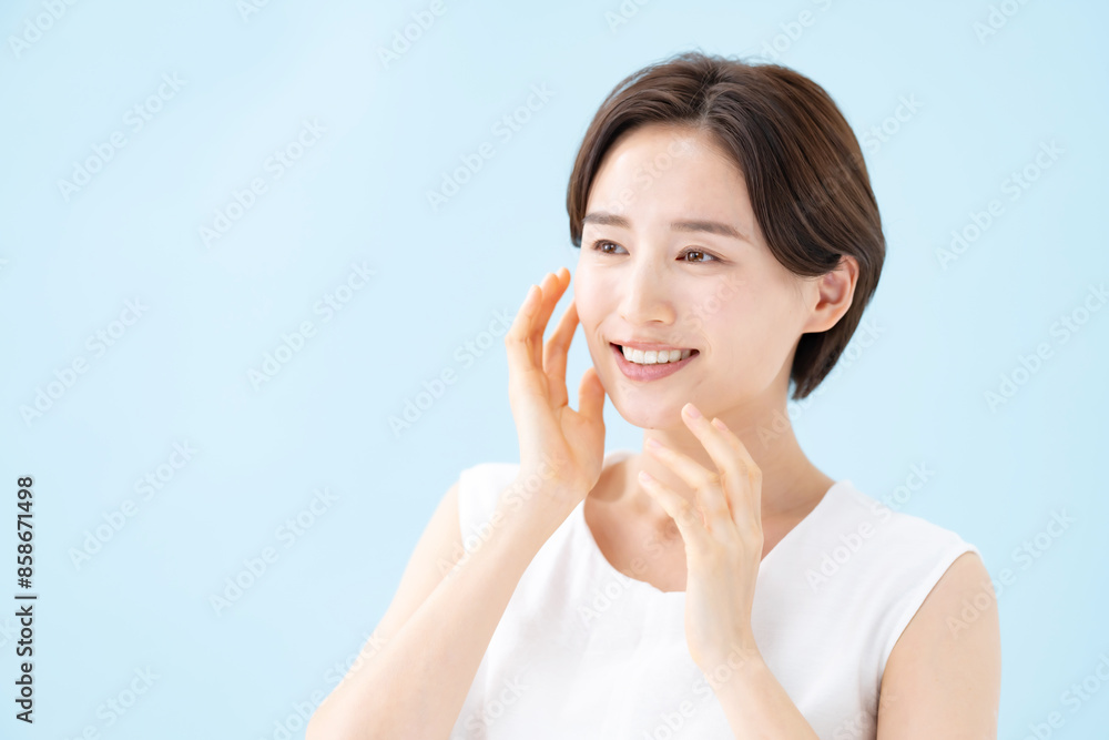 スキンケア・女性・ブルーバック