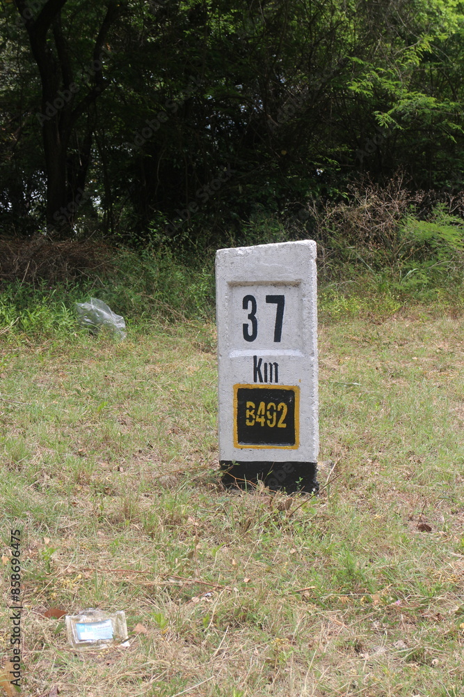 marker of the distance of km, Mile stone marker of the distance of km, Mile stone