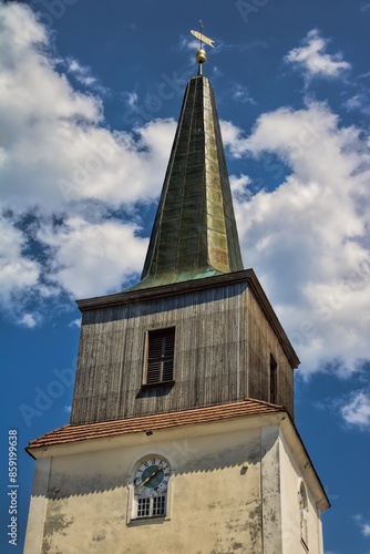 Obraz na płótnie friedland, deutschland - turm der stadtkirche mit holzverkleidung w salonie