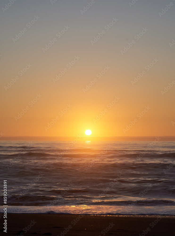 Fototapeta premium Sunset over the ocean in Oregon