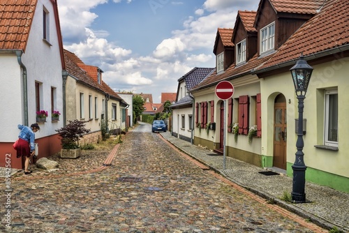 Obraz na płótnie beeskow, deutschland - 06.07.2023 - sanierte häuser in der altstadt w salonie