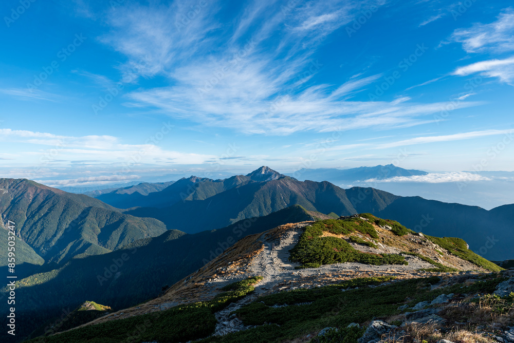 Naklejka premium 北岳登山道から望む小太郎山と甲斐駒ヶ岳 山梨県南アルプス市