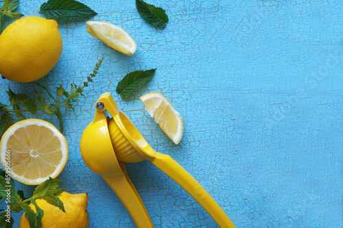 Photos Lemon Squeezer, Citrus Juicer, Lemon and Mint