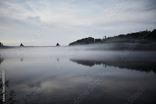 Das Überlaufbecken Möhnesee, Möhnetalsperre in Günne am frühen Morgen, 2023  photo