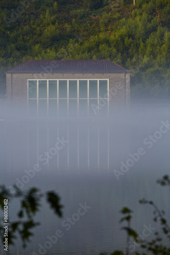 Das Überlaufbecken Möhnesee, Möhnetalsperre in Günne am frühen Morgen, 2023  photo