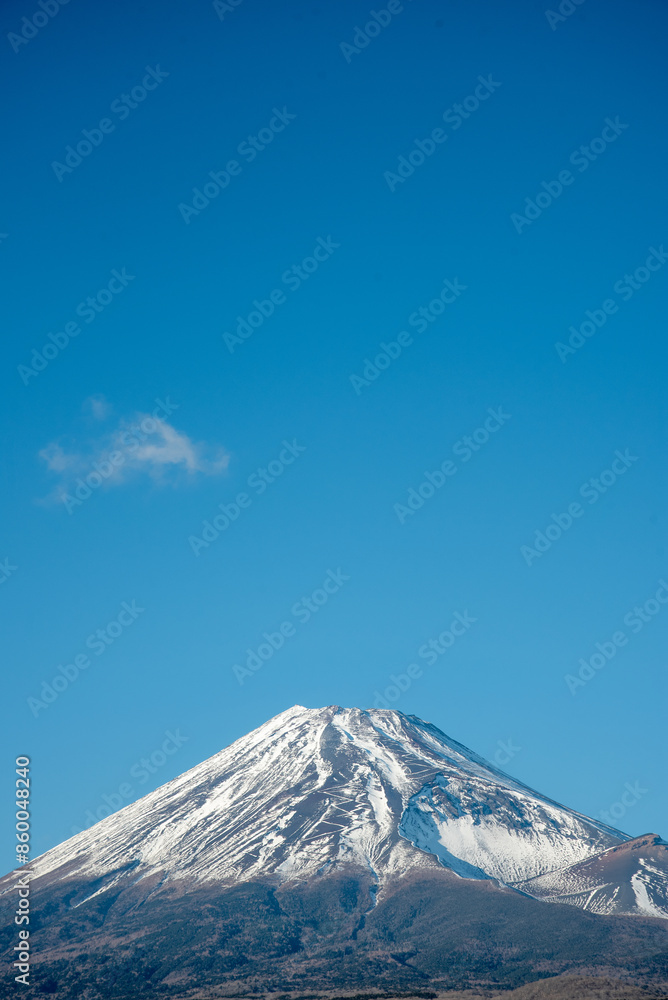 冠雪した富士山のとても美しい風景Beautiful scenery of snow-capped Mt. Fuji