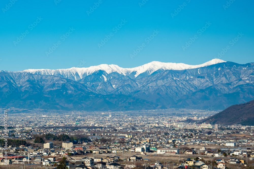 Obraz premium 南アルプスを望む甲府盆地の絶景Spectacular views of the Kofu Basin overlooking the Southern Alps
