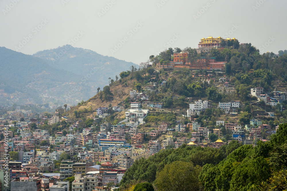 Fototapeta premium ネパールの首都カトマンズにあるスワヤンブナートのとても美しい風景Very beautiful scenery of Swayambhunath in Kathmandu, the capital of Nepal