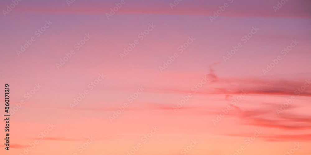 Obraz premium Dusk’s gradient symbolizes calmness; suitable for mindfulness apps.