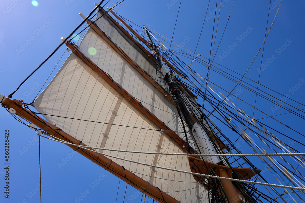 Obraz premium mast of the vintage tall ship