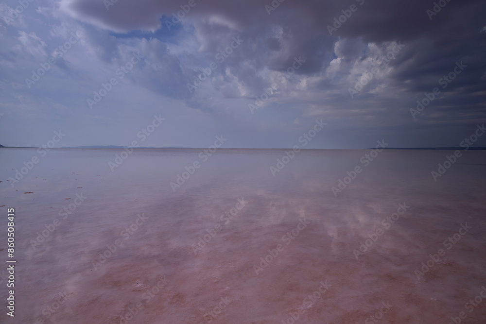 Obraz premium The beautiful colors of the Tuz Golu salt lake, Turkey