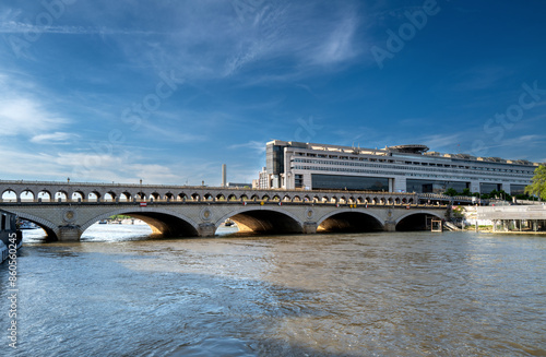 vue de la Seine au niveau du site Bercy à Paris en France