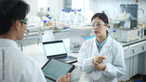 Wallpaper Mural doctor coworking with tablet in lab Torontodigital.ca