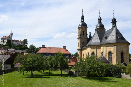 Ortsblick von dem Wallfahrtsort 91327 Gößweinstein in der Fränkischen Schweiz, Mittelfranken, Bayern, Deutschland, Europa mit der Basilika Heilige Dreifaltigkeit und der Burg im Erzbistum Bamberg