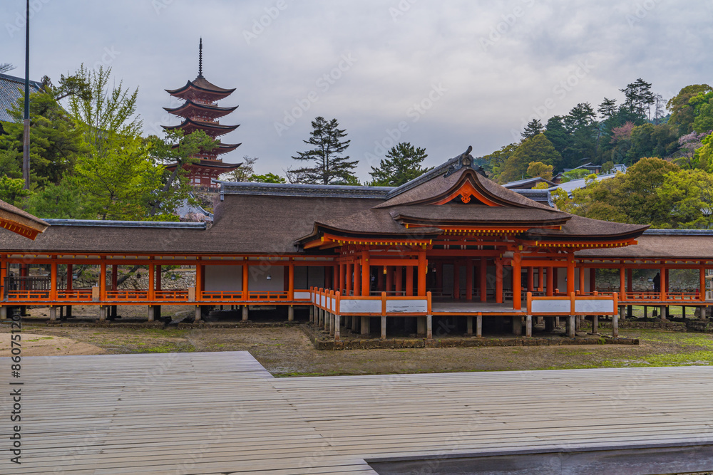 Fototapeta premium 広島の宮島にある厳島神社の風景