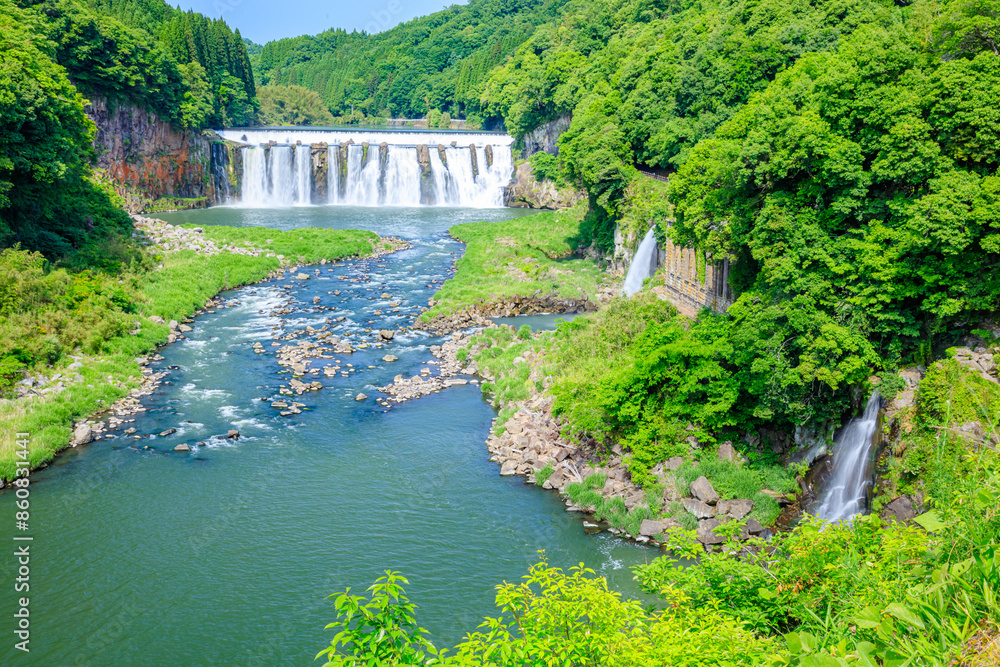 初夏の沈堕の滝と発電所跡 大分県豊後大野市 Chinda Falls and power plant ruins in early summer. Oita Pref, Bungoono City. 初夏の沈堕の滝と発電所跡 大分県豊後大野市 Chinda Falls and power plant ruins in early summer. Oita Pref, Bungoono City.
