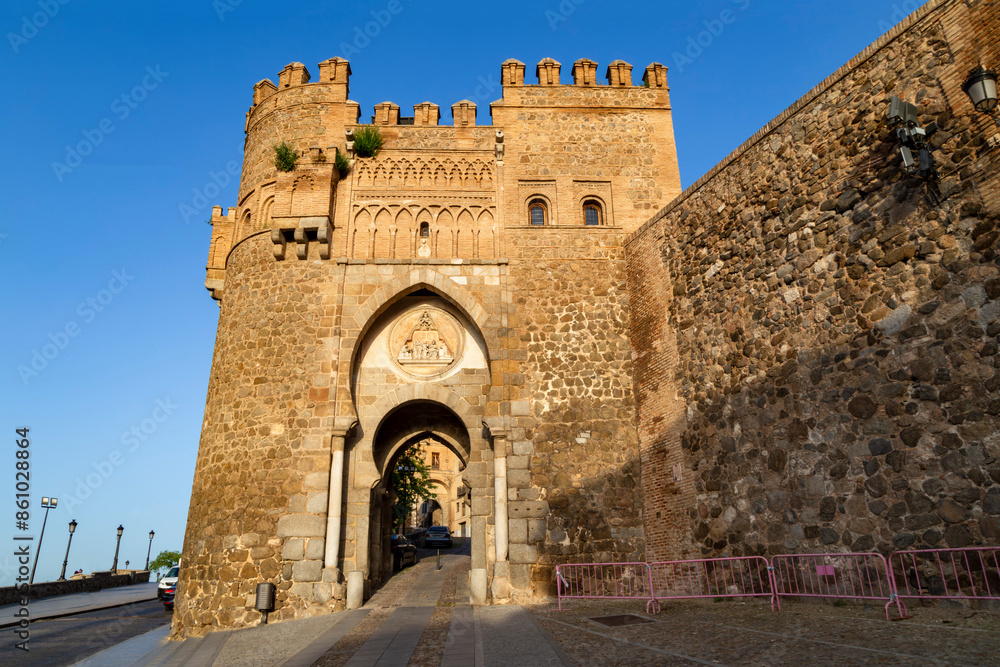 Obraz premium Puerta del Sol from the 14th century. Toledo, Castile la Mancha, Spain.
