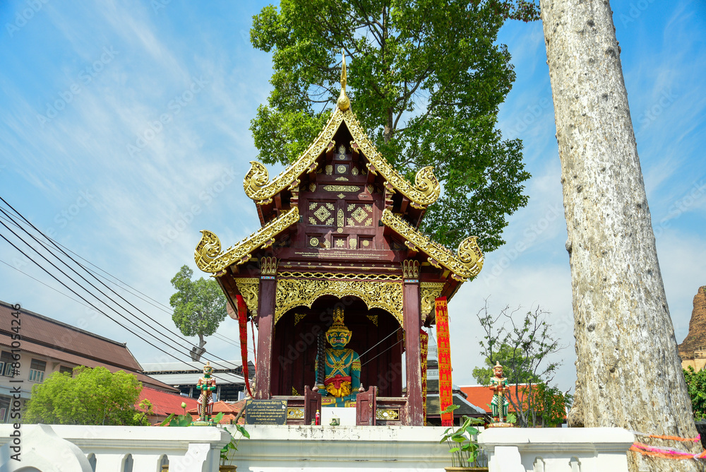 タイチェンマイにあるワット・チェディルアン寺院の美しい風景Beautiful scenery of Wat Chediluang temple in Chiang Mai, Thailand タイチェンマイにあるワット・チェディルアン寺院の美しい風景Beautiful scenery of Wat Chediluang temple in Chiang Mai, Thailand