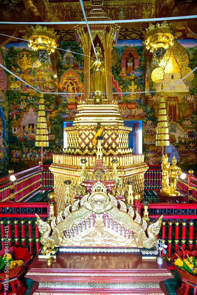 Fototapeta premium タイチェンマイにあるワット・チェディルアン寺院の美しい風景Beautiful scenery of Wat Chediluang temple in Chiang Mai, Thailand
