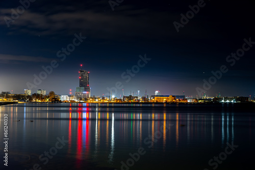 Miasto nocą Sea Towers