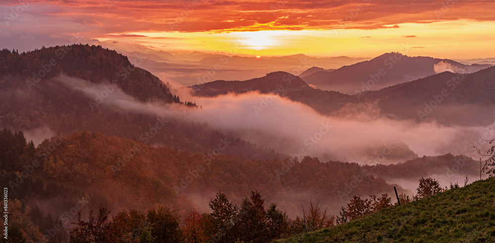 Obraz premium Misty mountain landscape