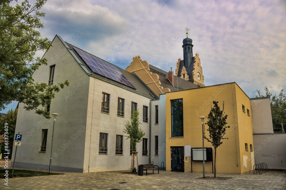 güsten, deutschland - rathaus an der altstadt