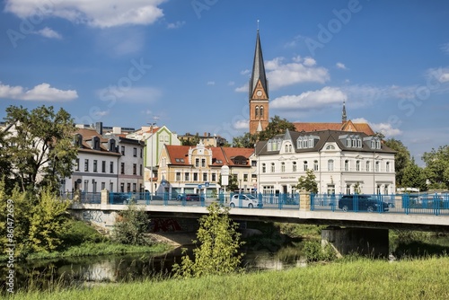 Obraz na płótnie staßfurt, deutschland - stadtpanorama mit bodebrücke und marienkirche w salonie