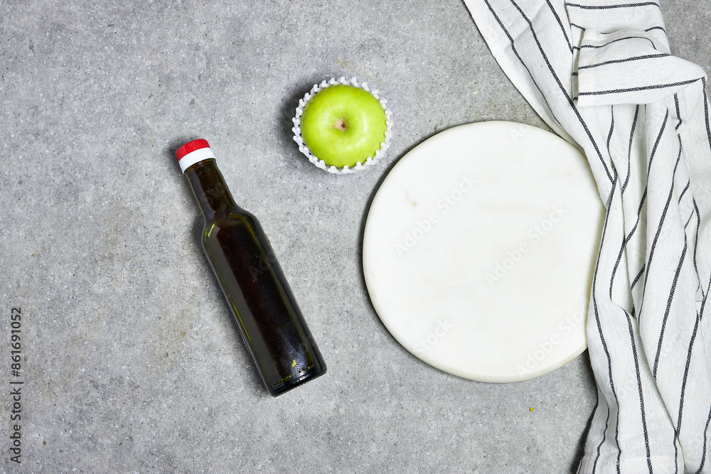 Apple cider or juice drink and green apple. Garden organic green apple and fermented drink Apple cider or juice drink and green apple. Garden organic green apple and fermented drink