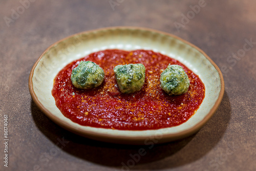 albóndigas de berenjena albóndigas de verduras polpette di melanzane photo