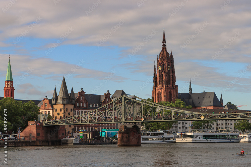 Frankfurter Wahrzeichen; Eiserner Steg und Kaiserdom
