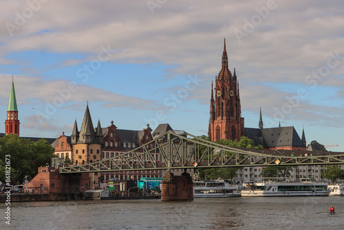 Obraz na płótnie Frankfurter Wahrzeichen; Eiserner Steg und Kaiserdom w salonie