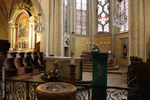 La basilique Notre-Dame, ville de Gray, département de Haute Saône, France photo