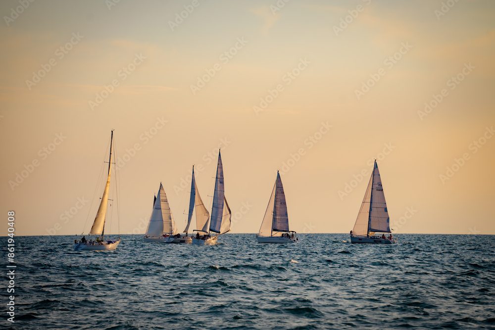Naklejka premium sailboat at sunset