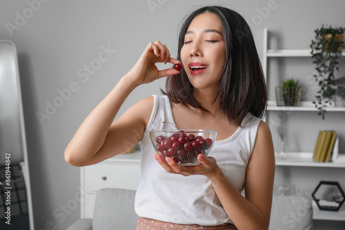 Beautiful young Asian woman...
