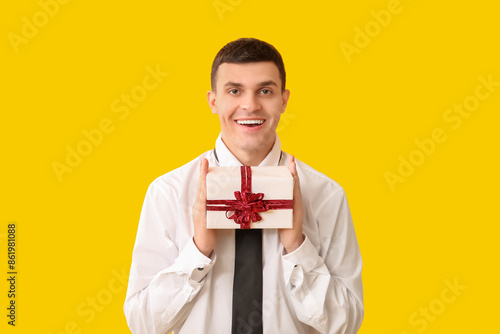 Handsome man with gift box ...