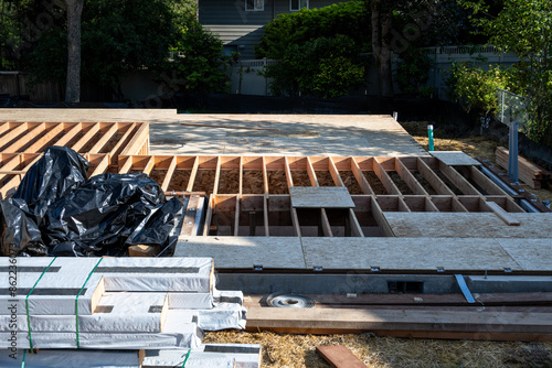 Foto New home construction, subfloor started with floor joists and plywood, oriented