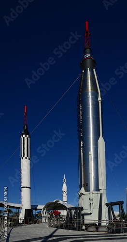 Cuadro en lienzo Rocket Garden in Kennedy Space Center, Florida