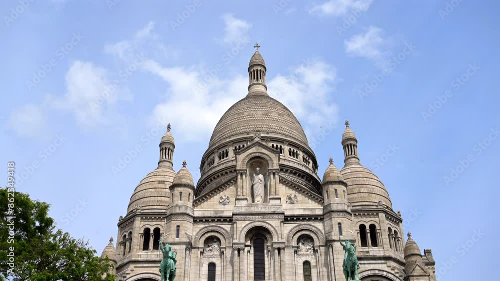 Front view of the Basilica of the Sacre-Ceour in Montmartre, Paris, France Front view of the Basilica of the Sacre-Ceour in Montmartre, Paris, France