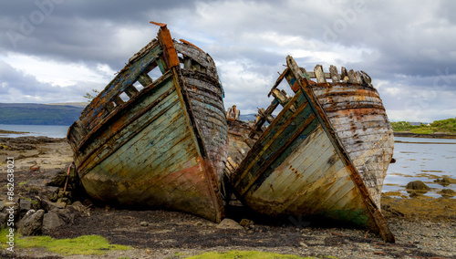 Foto Old wooden shipwrecks on the Isle of Mull