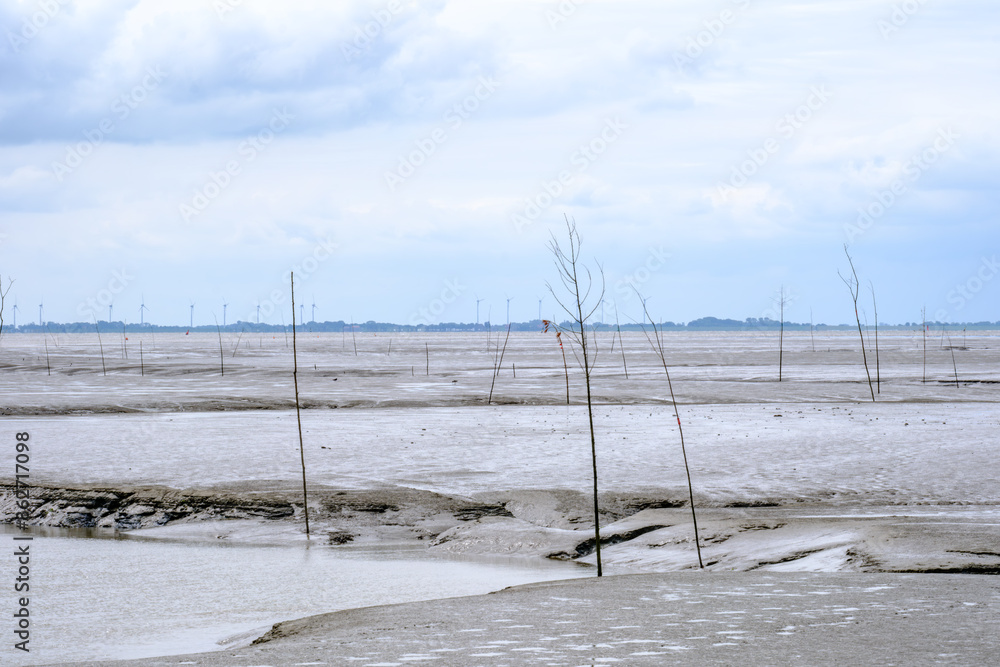 Prickenweg,Fahrwasser bei Ebbe an der Weser bei Wremen Prickenweg,Fahrwasser bei Ebbe an der Weser bei Wremen