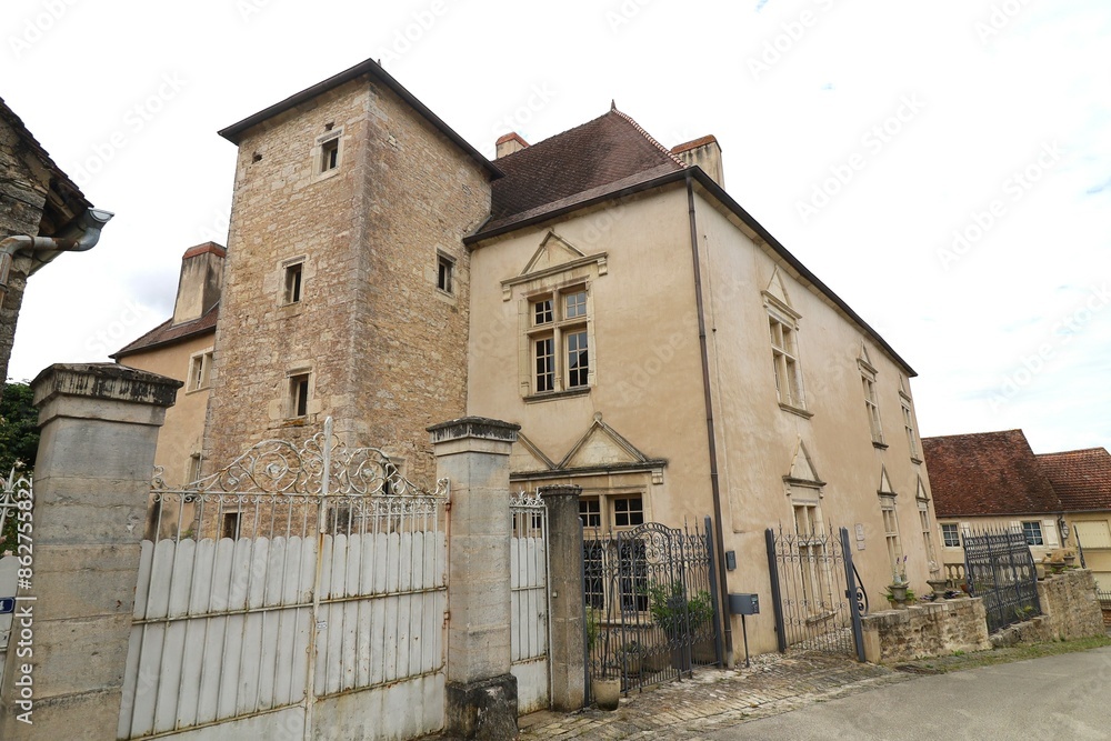 Bâtiment typique, vue de l'extérieur, village de Pesmes, département de Haute Saône, France Bâtiment typique, vue de l'extérieur, village de Pesmes, département de Haute Saône, France