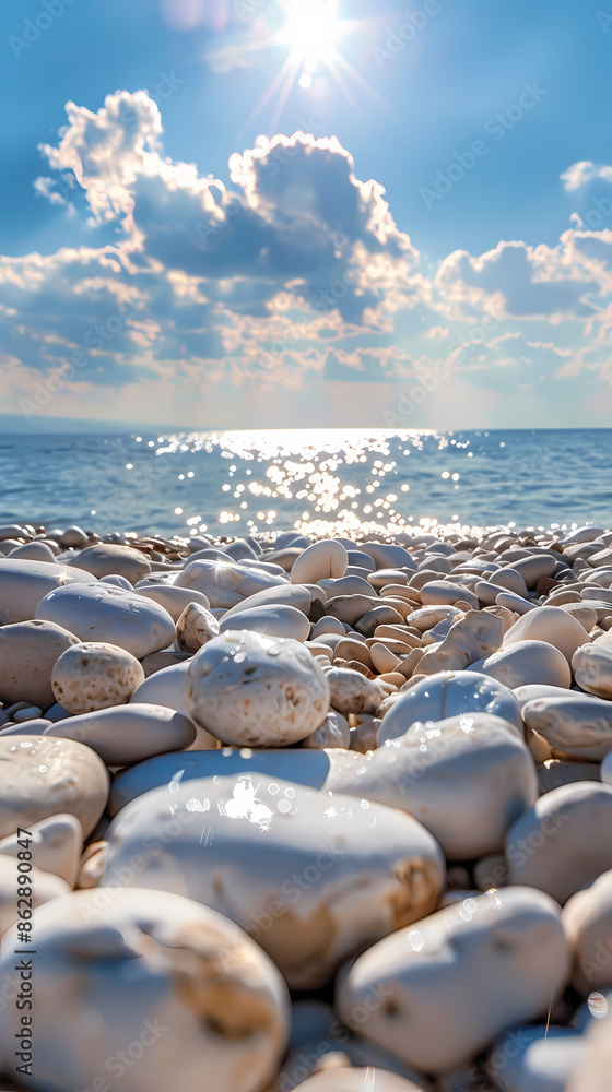 Obraz premium Beautiful beach scene with pebbles on the shore