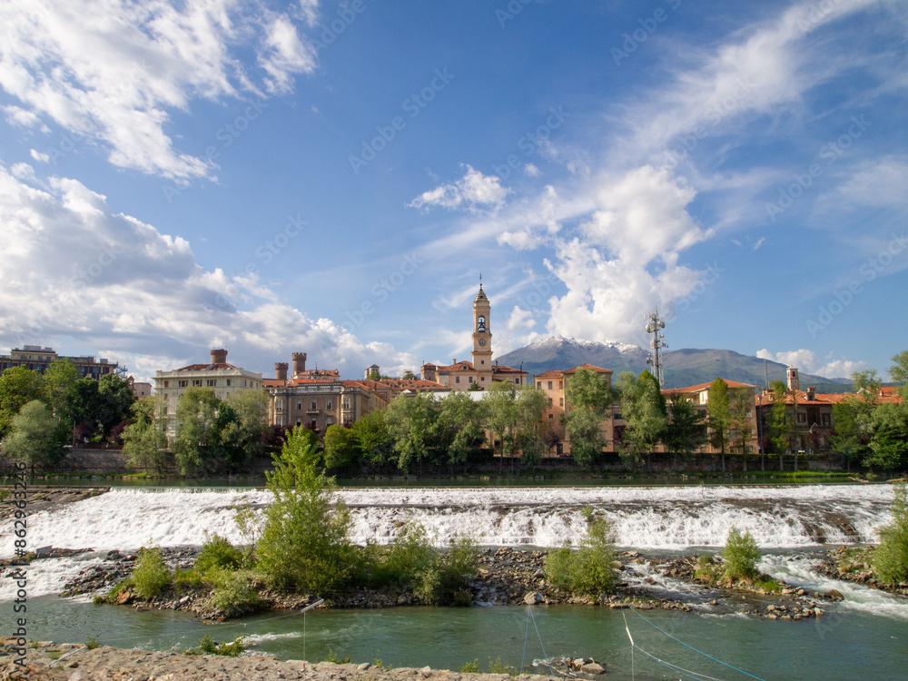 Naklejka premium ivrea e la sua dora