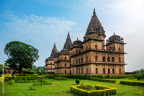 Φωτογραφία Royal Chhatris or Cenotaphs are the historical monuments situated on the banks of River Betwa in Orchha, Madhya Pradesh, India