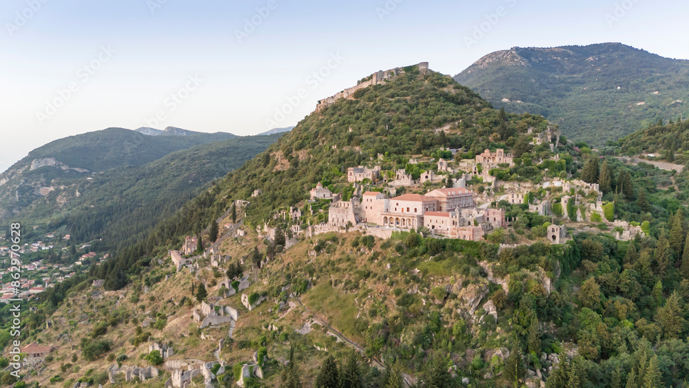 Fototapeta premium Ruins of old town in Mystras, Greece - archaeology background