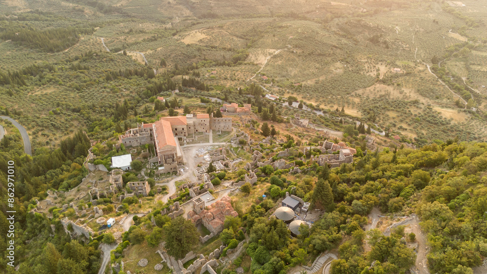 Fototapeta premium Ruins of old town in Mystras, Greece - archaeology background