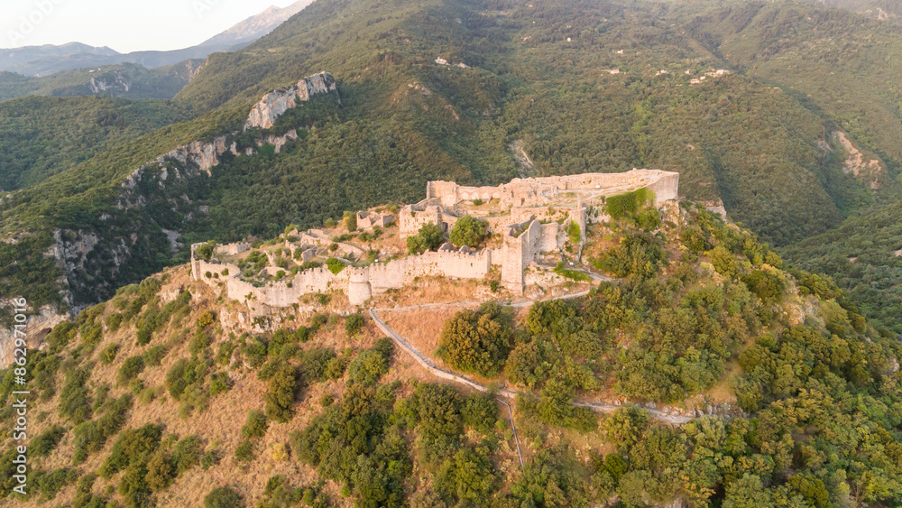 Obraz premium Ruins of old town in Mystras, Greece - archaeology background